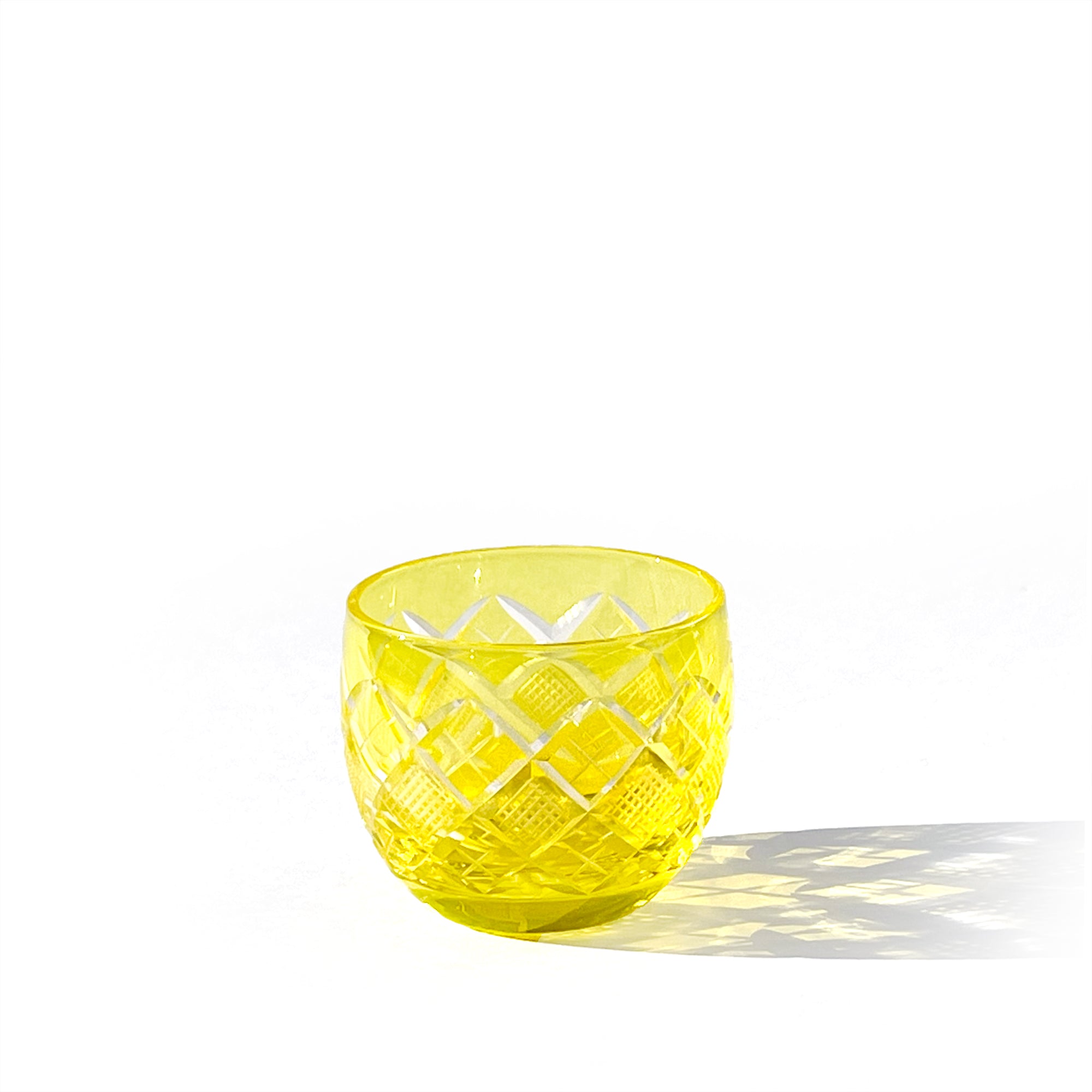 江戸切子 矢来魚子紋 ぐい呑 黄 ｜江戸切子グラスならTABLEAU ONLINE