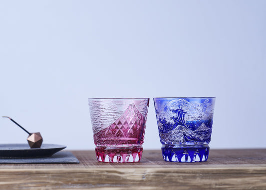 心をとらえるガラスの器たち。