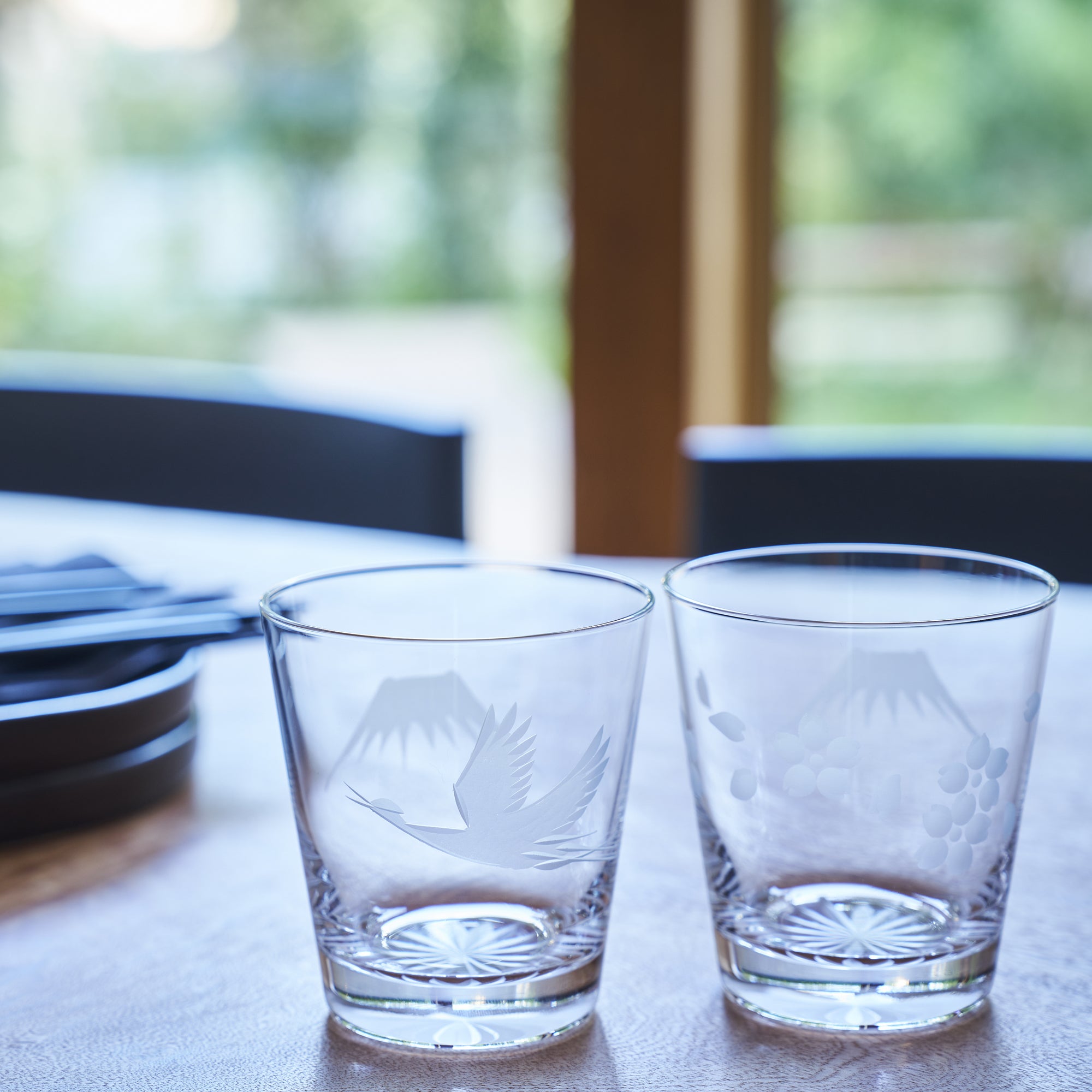 江戸切子　富士山に鶴・桜　オールドグラスペア　透き【名入れ無料】