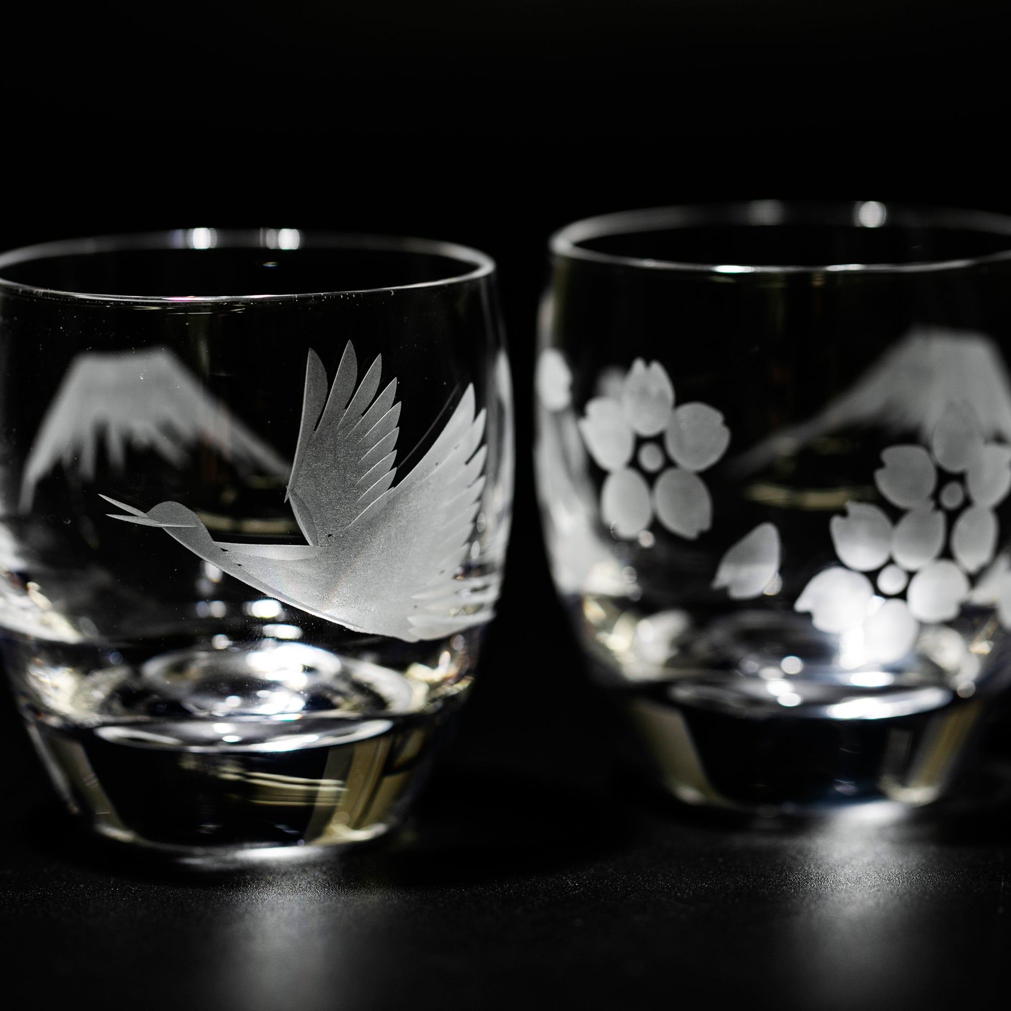 江戸切子　富士山に鶴・桜　冷酒グラスペア　透き