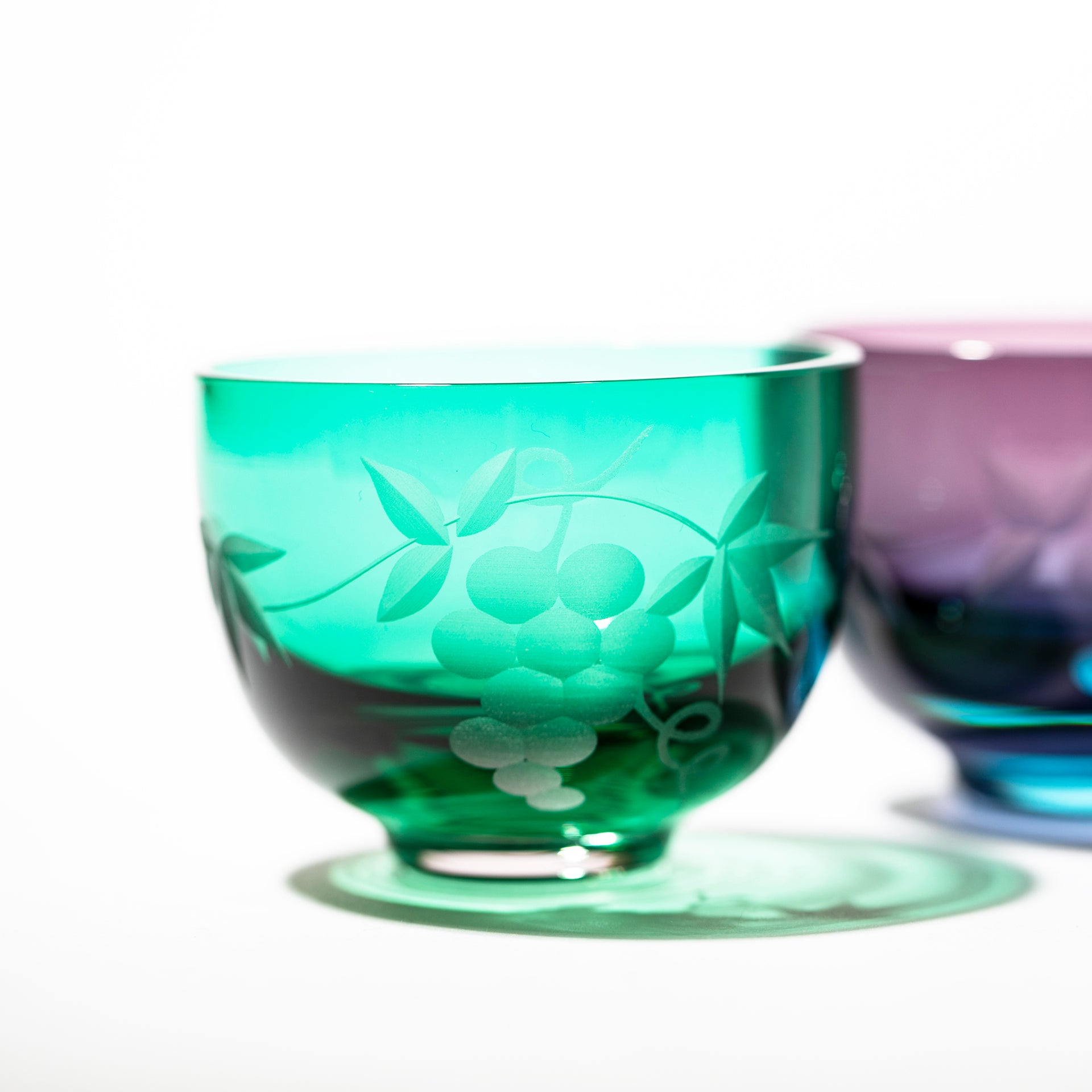 江戸切子　ぶどう紋　ぐい呑ペア　緑・紫