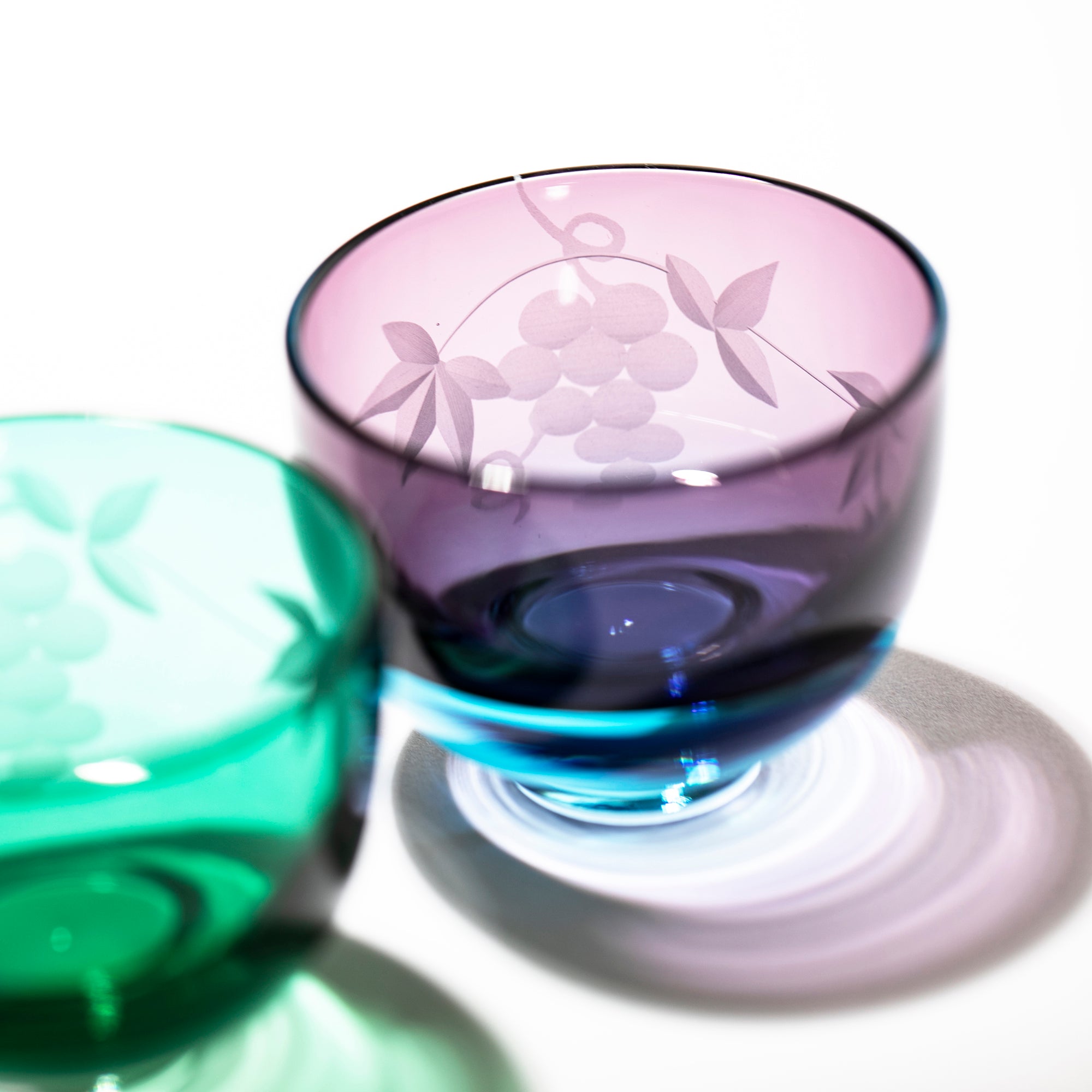 江戸切子　ぶどう紋　ぐい呑ペア　緑・紫