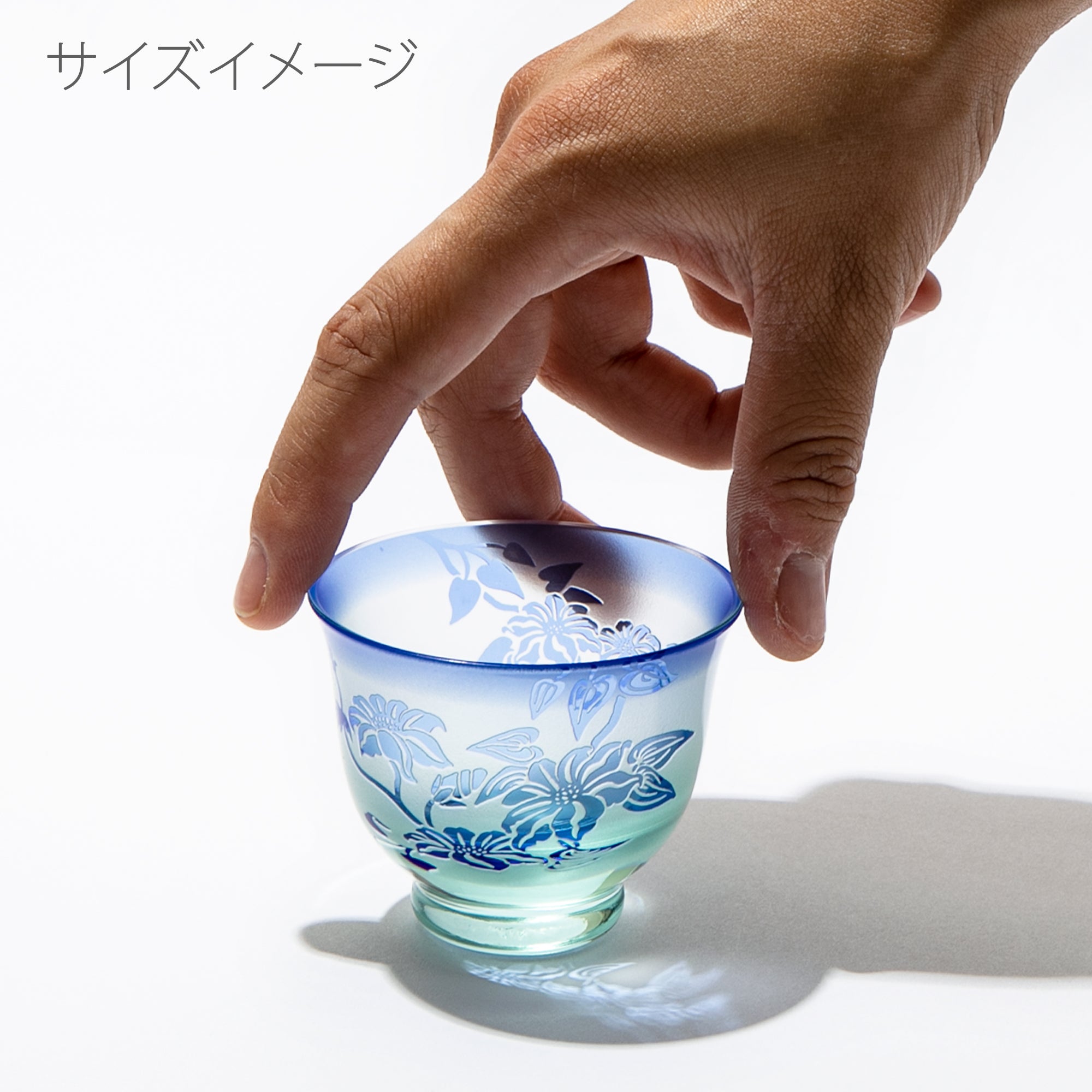 彫刻硝子 - 夢柄子 ぶどう紋・鉄線紋 ぐい呑 ペア ピンク/グリーン