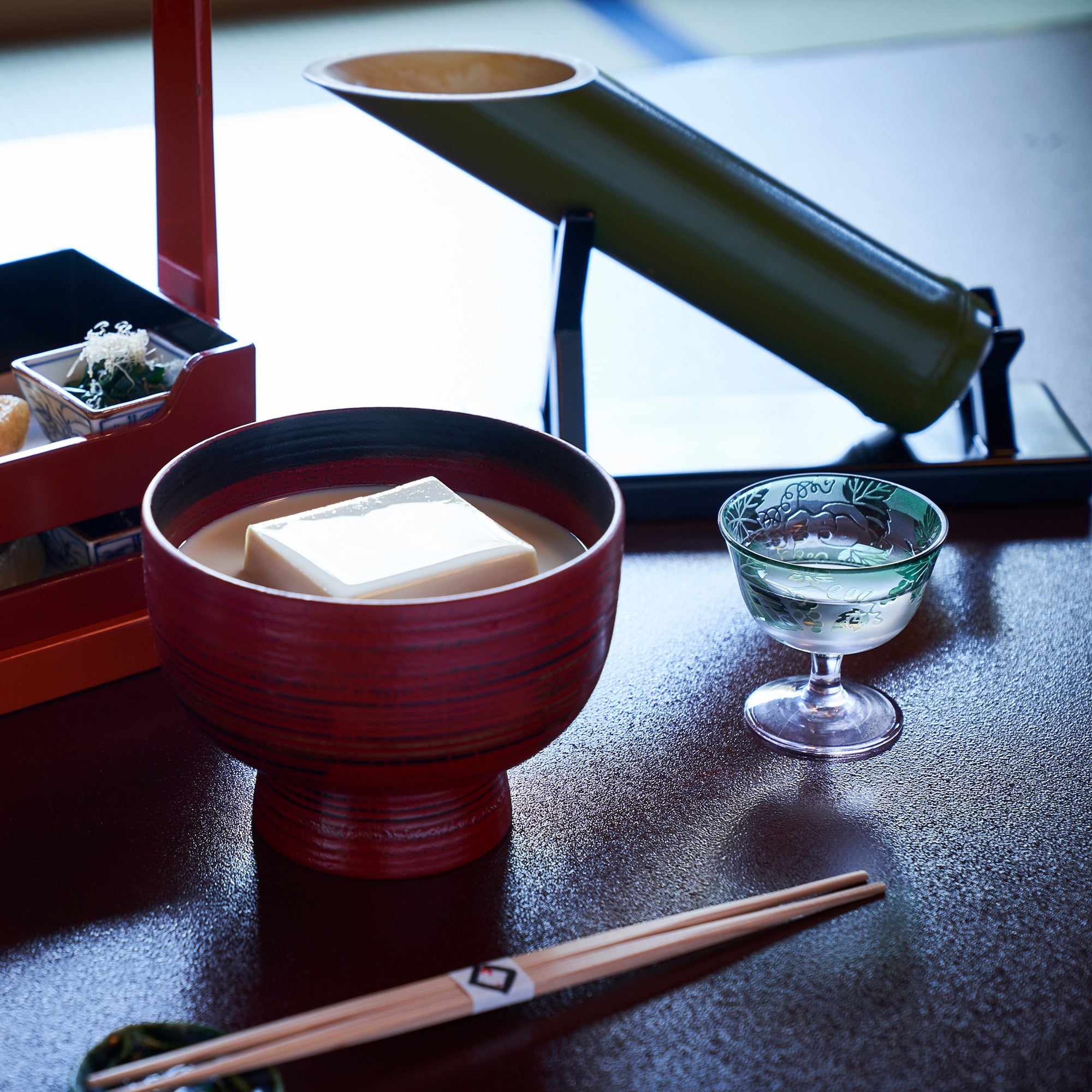 太武朗工房　タブロー　彫刻夢柄子　食前酒グラス　ワイングラス　ペア 彫刻 夢柄子 ぶどう紋 食前酒 ｜江戸切子グラスならTABLEAU ONLINE