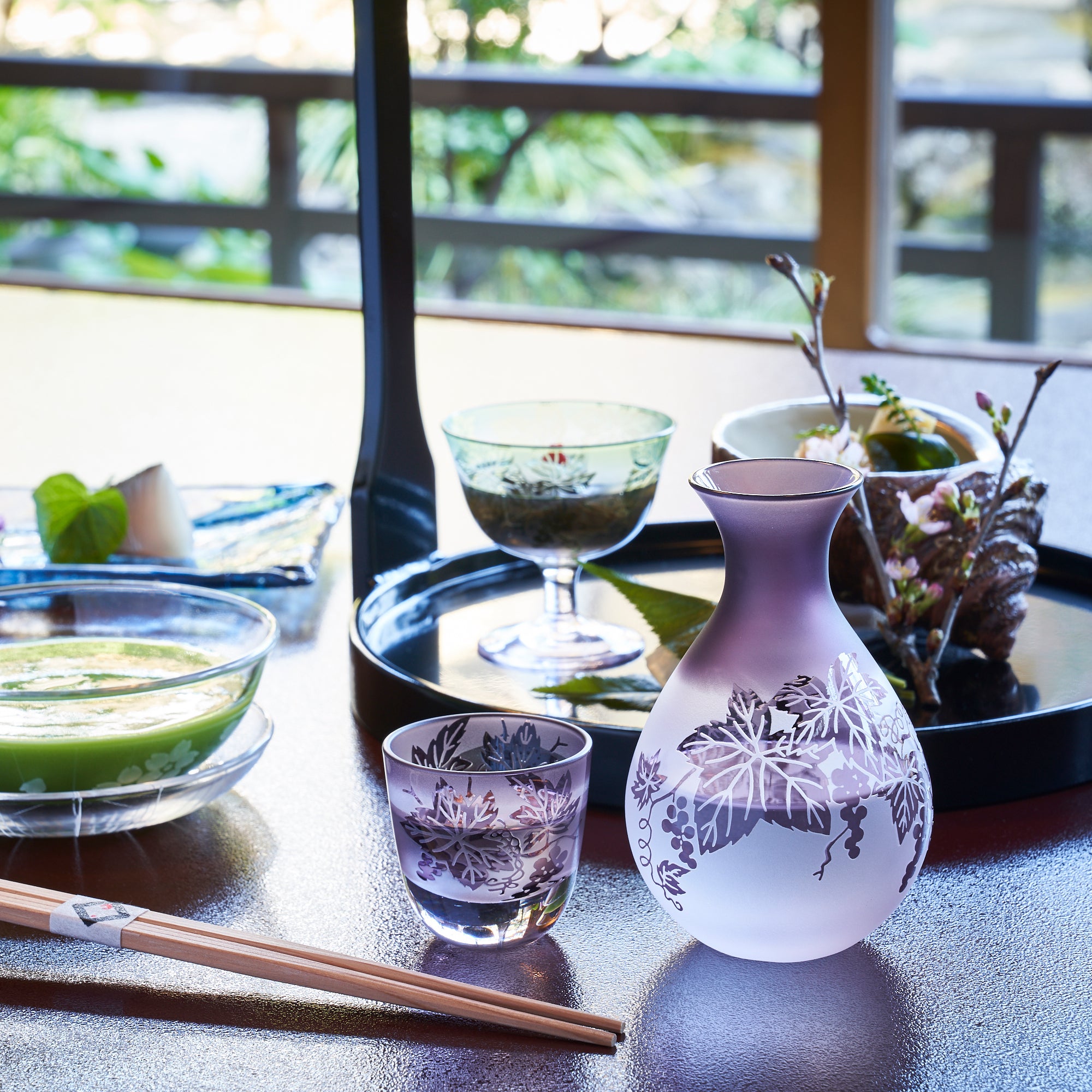 彫刻 夢柄子 ぶどう紋 酒器三点揃 ピンク/パープル 盃55ml 徳利210ml